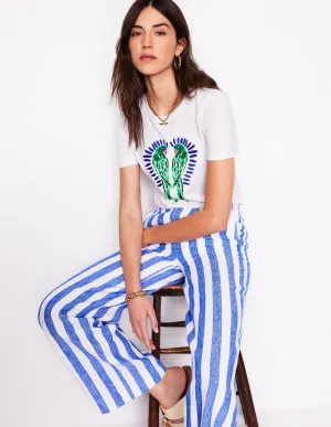 Relaxed Novelty T-Shirt-White. Parrot